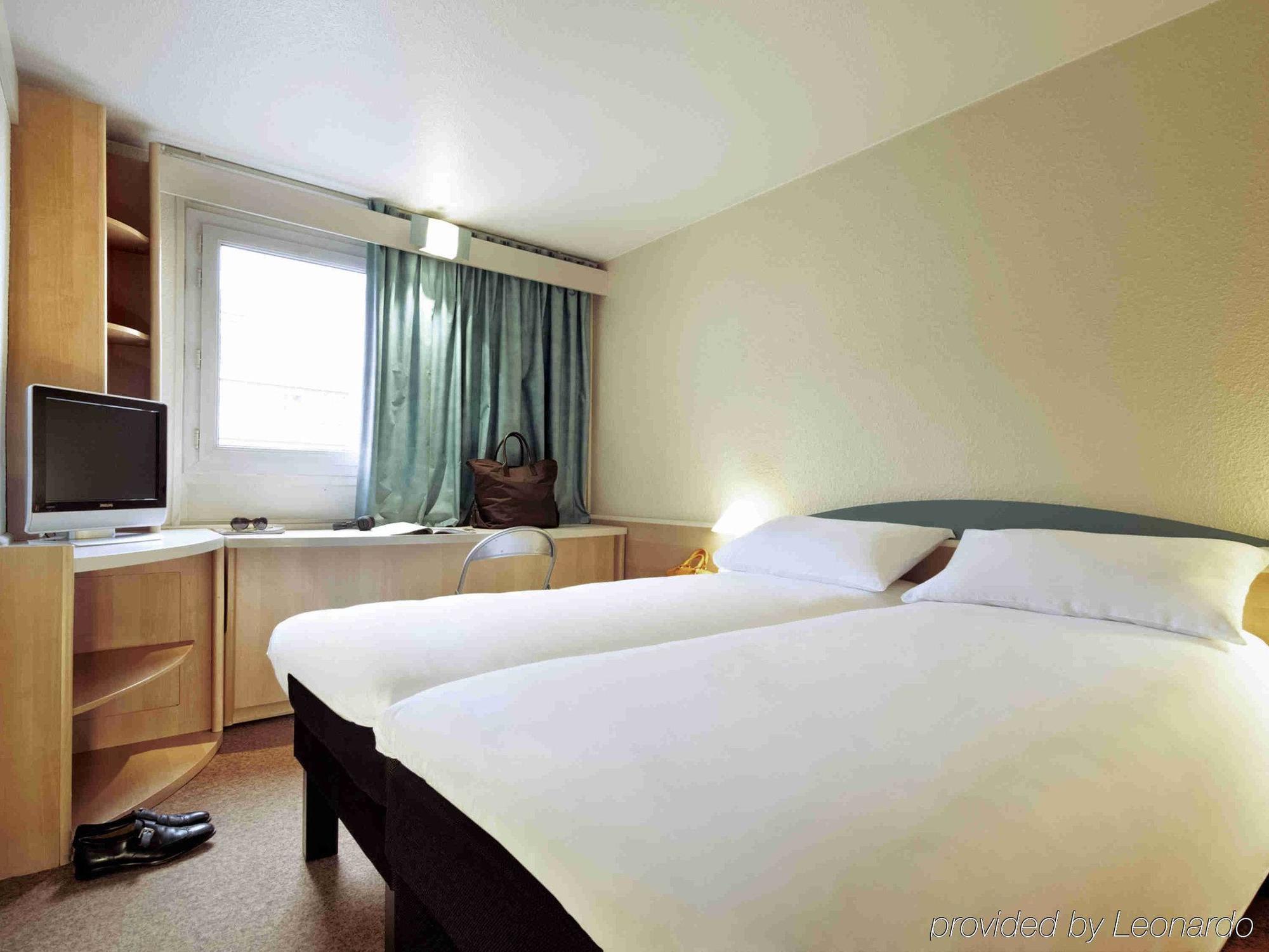 Ibis Avallon Маньи Экстерьер фото