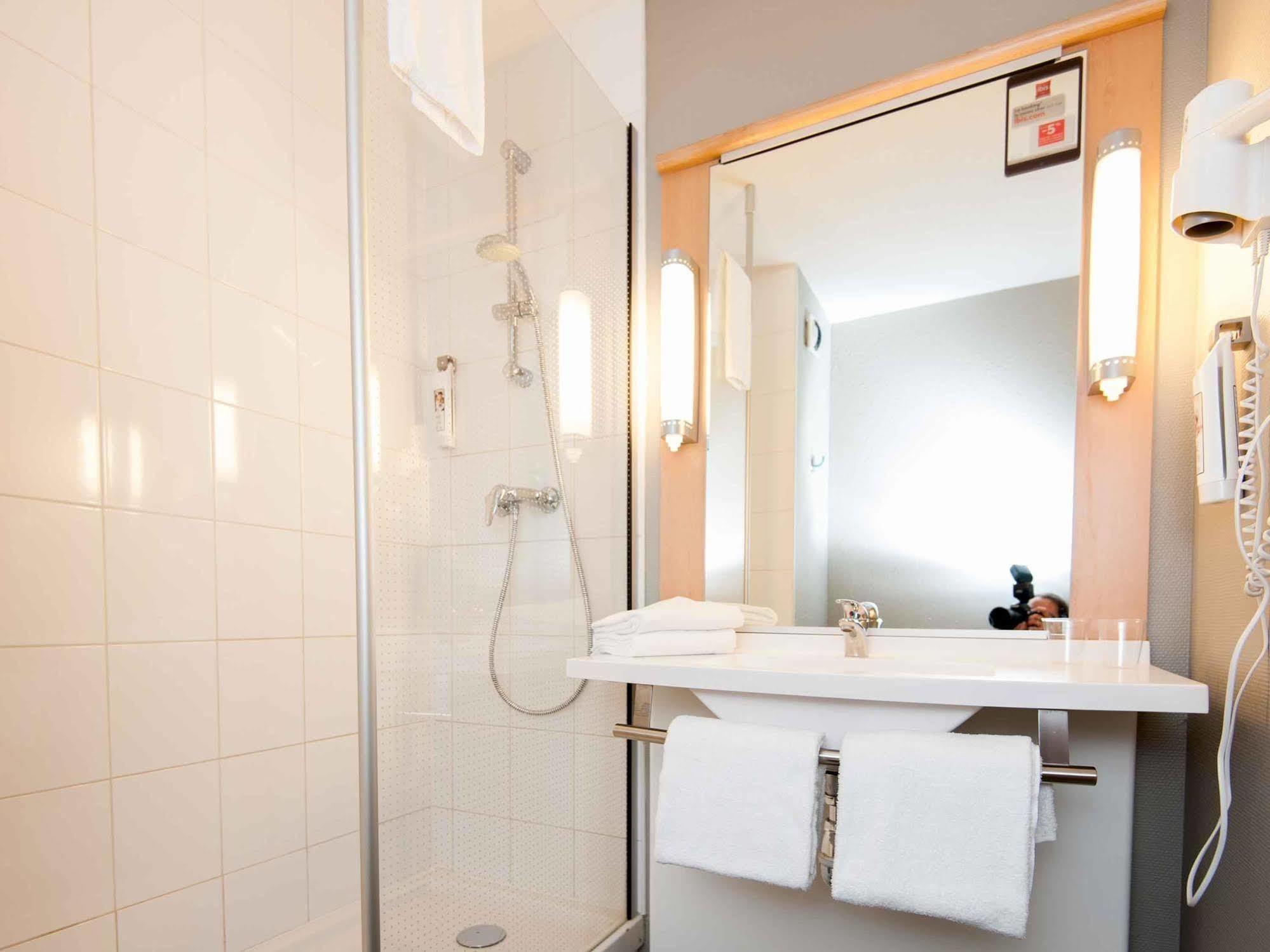 Ibis Avallon Маньи Экстерьер фото